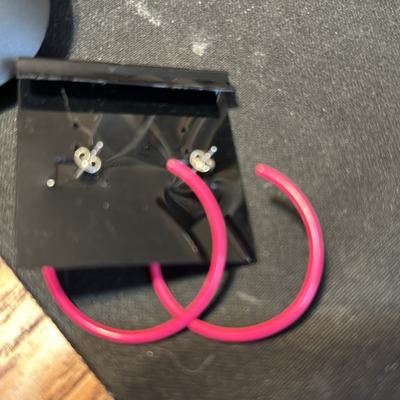 Dark pink vintage hopped earring - Picture 3 of 5